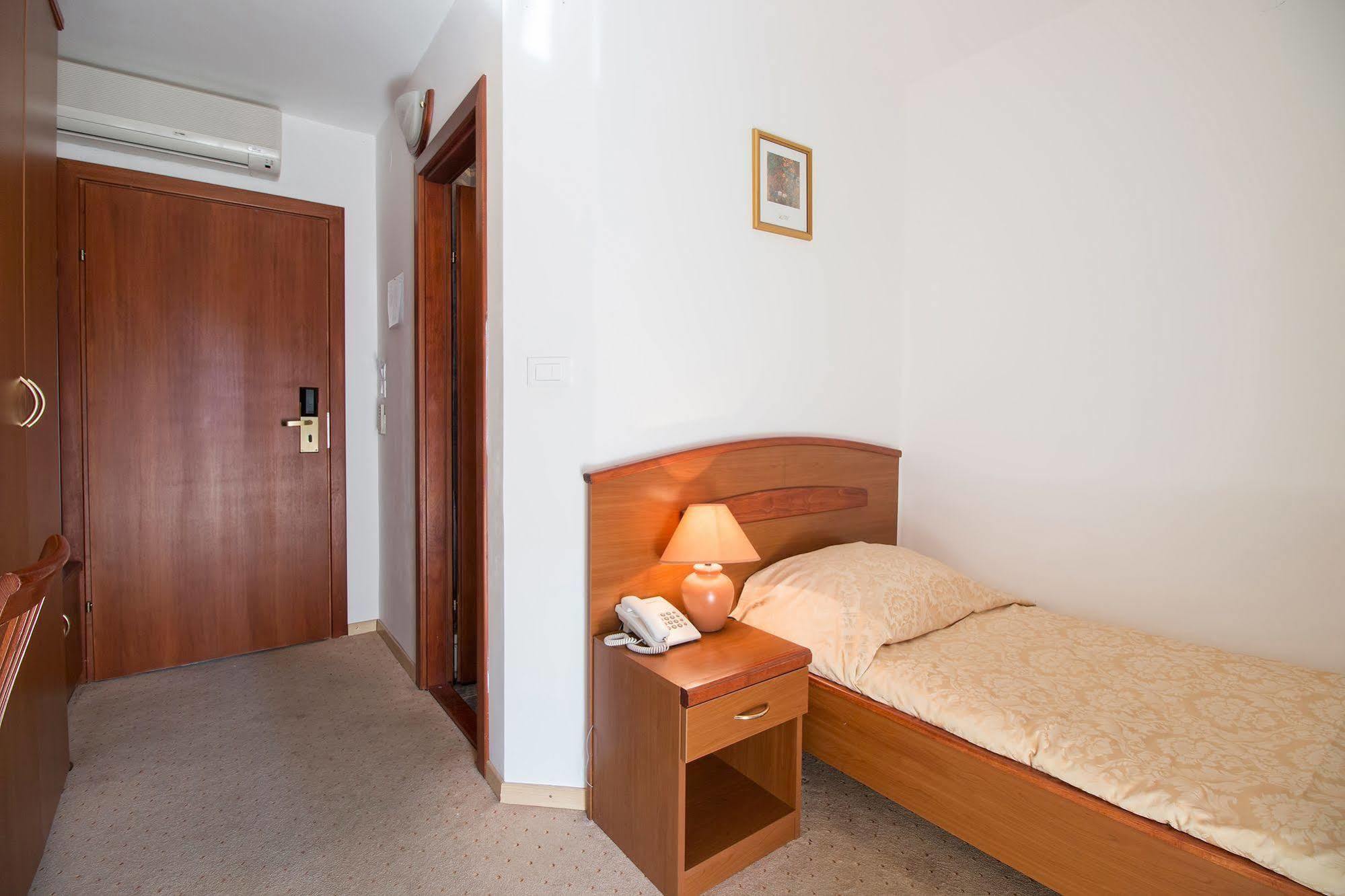 Hotel Hygge Biograd Na Moru Exterior photo