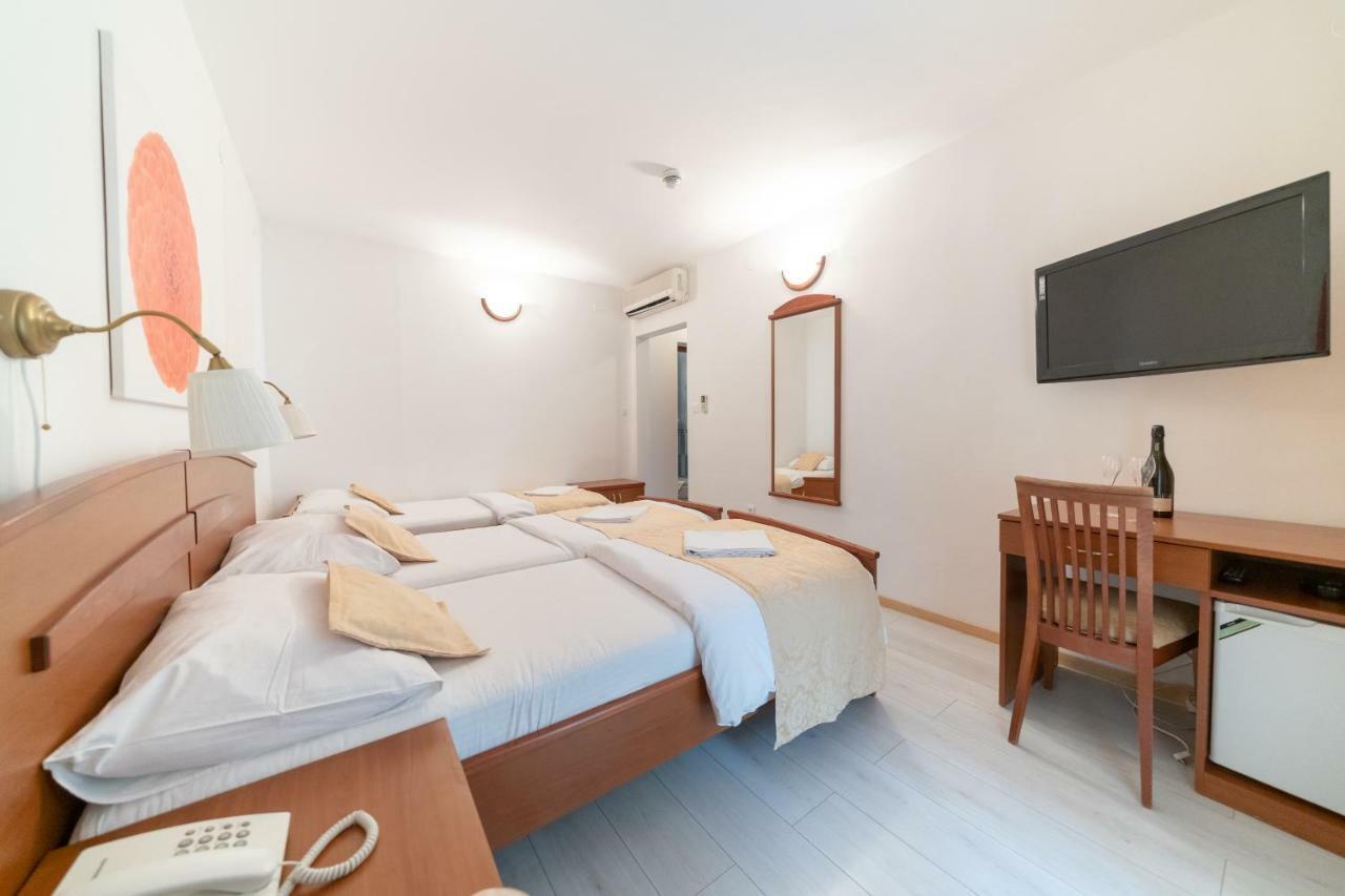 Hotel Hygge Biograd Na Moru Exterior photo