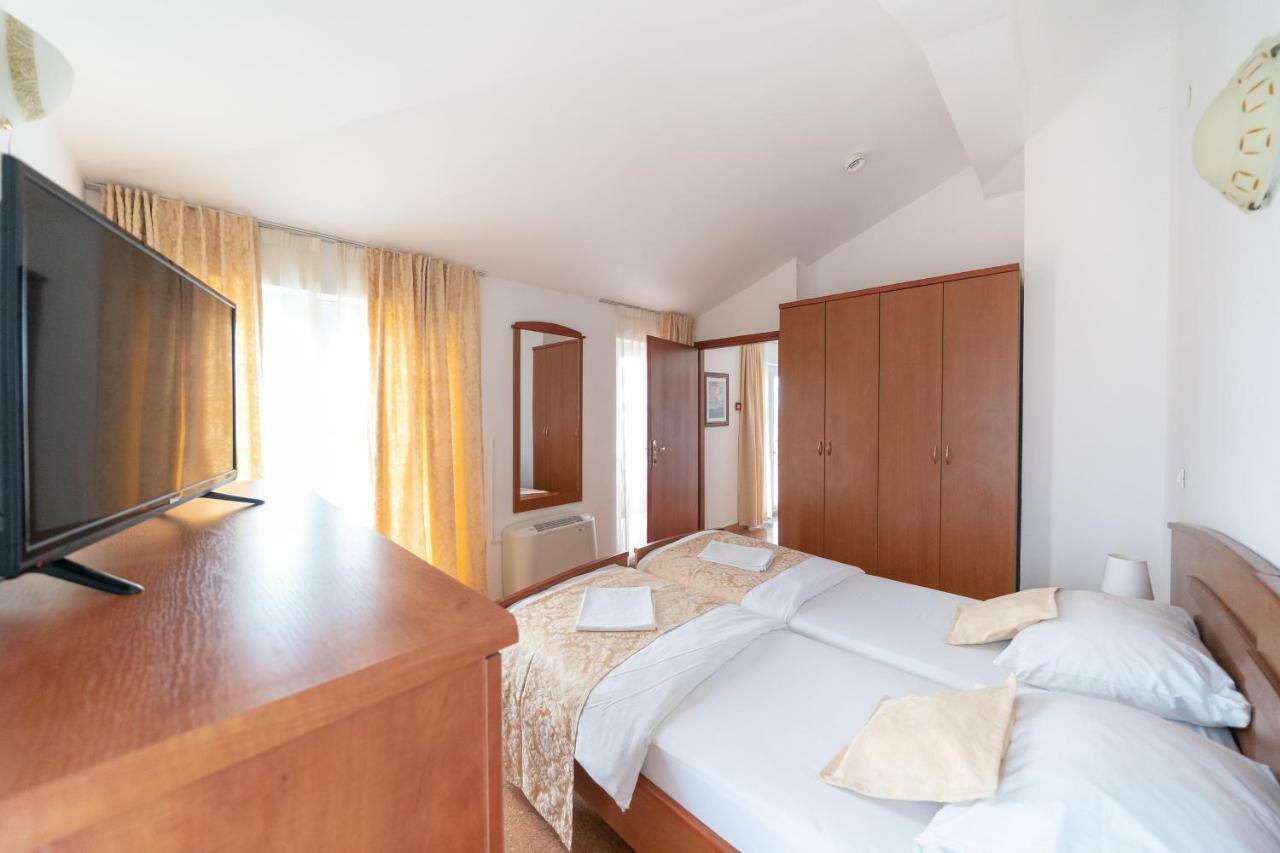 Hotel Hygge Biograd Na Moru Exterior photo
